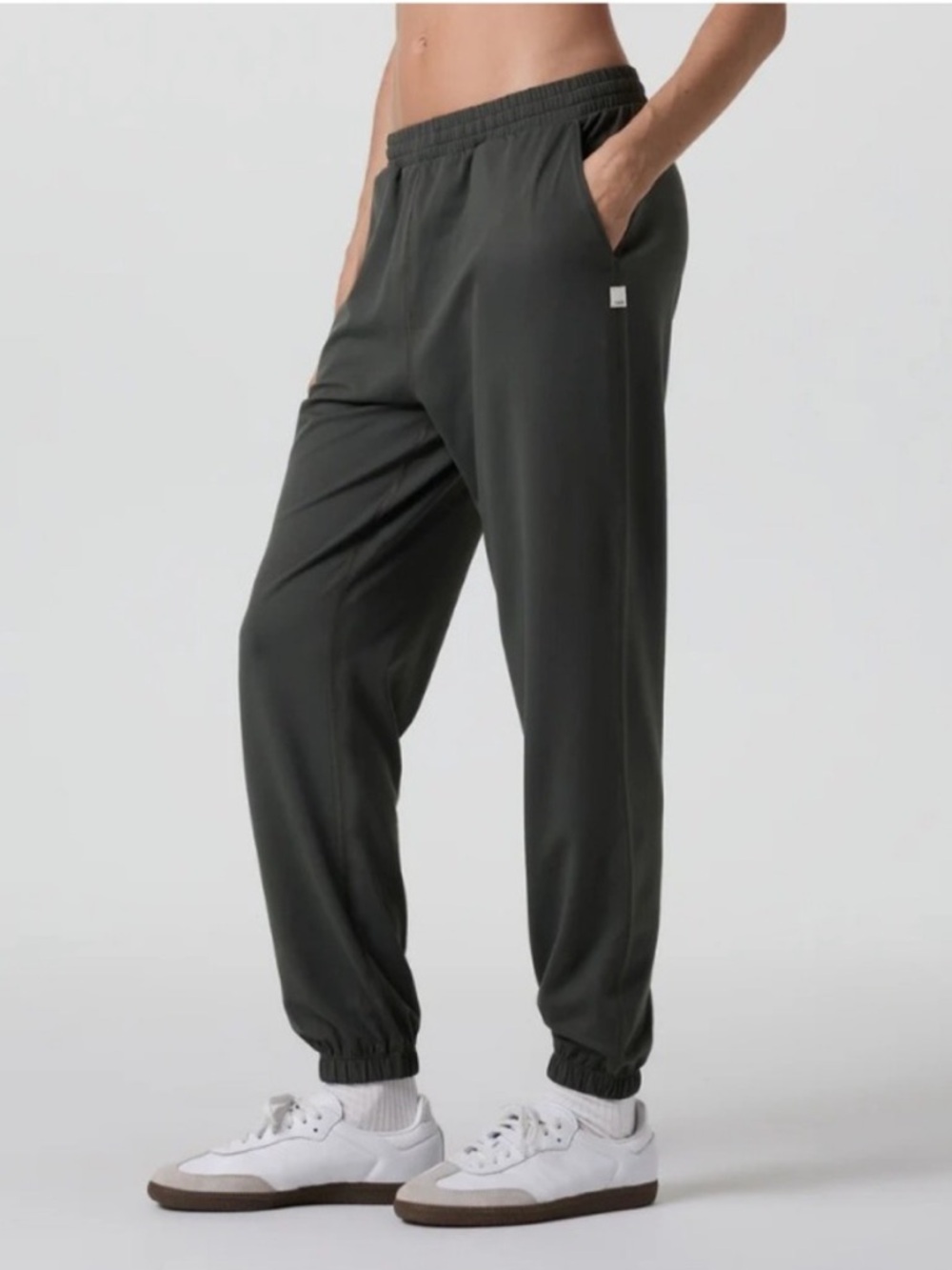 Vuori Boyfriend Joggers in Kale